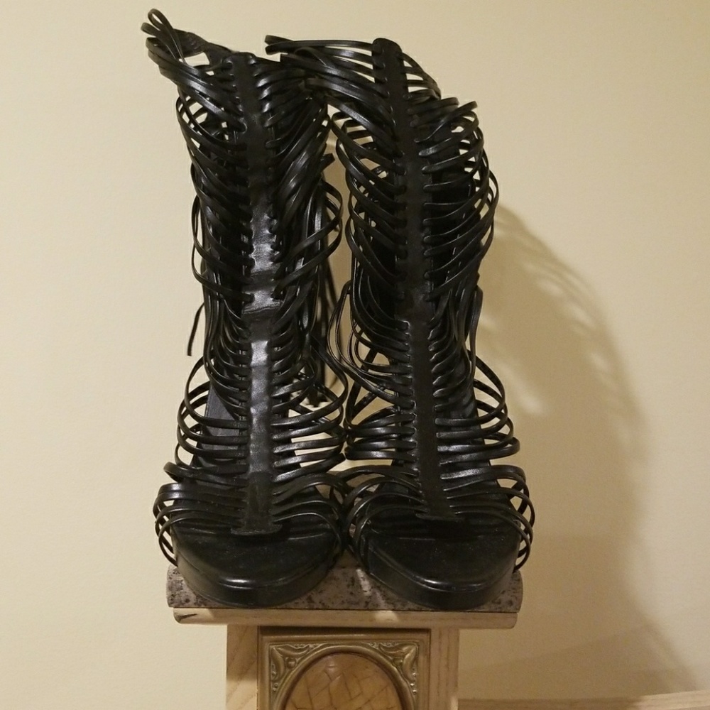 Black boot Sandle me heels